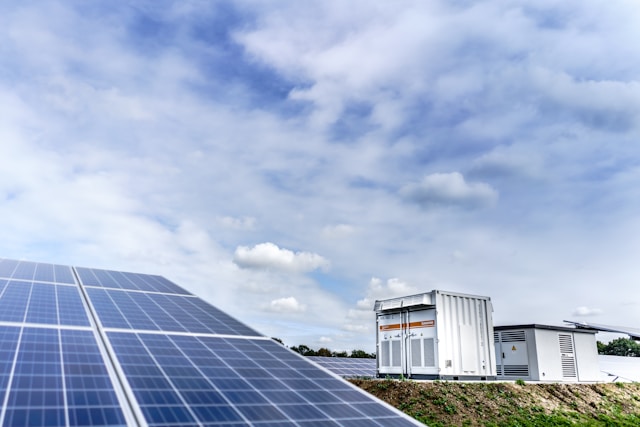 before you hire a solar panel contractor, know this first