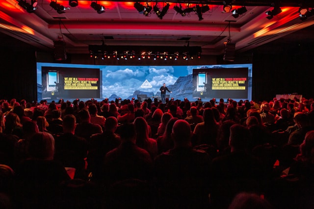 corporate entertainment why interactive performers outshine traditional event acts