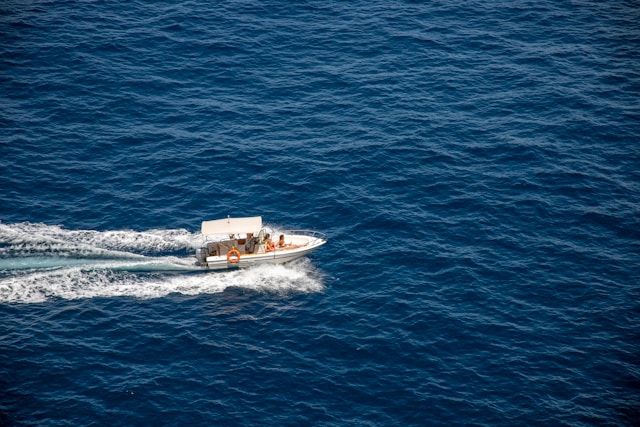 7 things to consider before booking a luxury yacht rental singapore