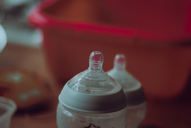 momcozy sterilizer 7 things parents should consider when choosing a bottle sterilising solution